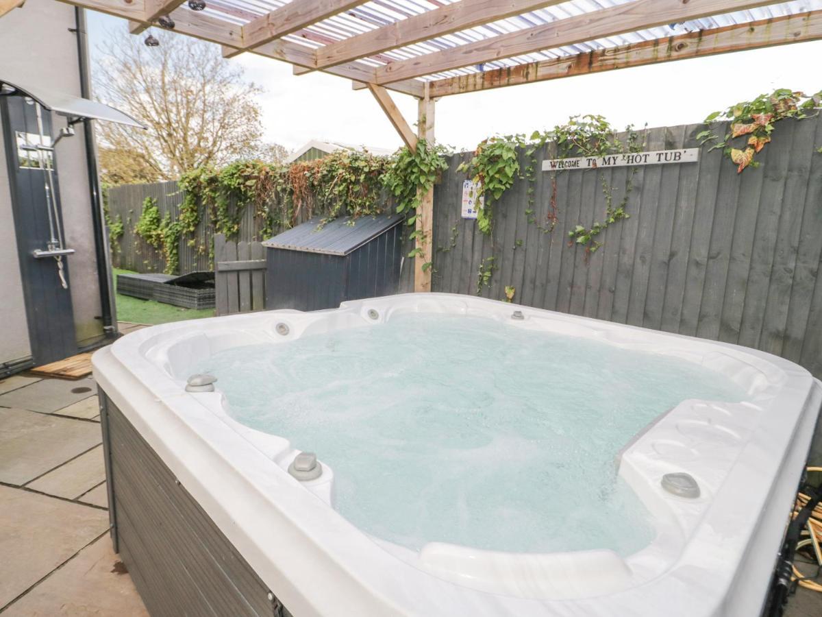 Hunters Cottage Benllech Esterno foto