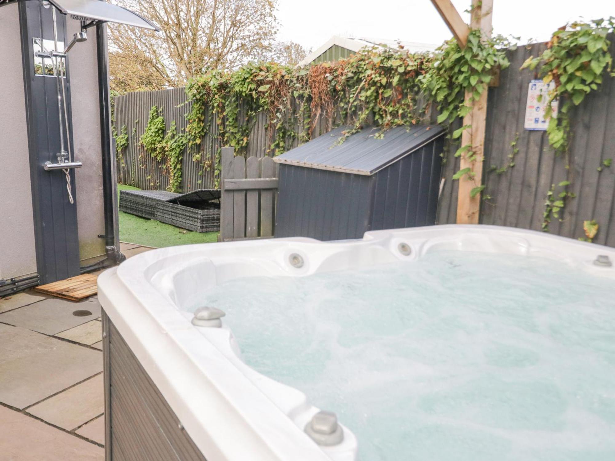 Hunters Cottage Benllech Esterno foto